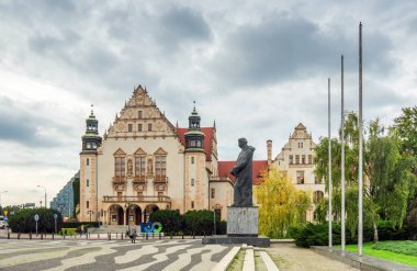 Poznan 'ın şehir merkezindeki eski mimari: Poznan / Polonya - Ekim 04, 2020