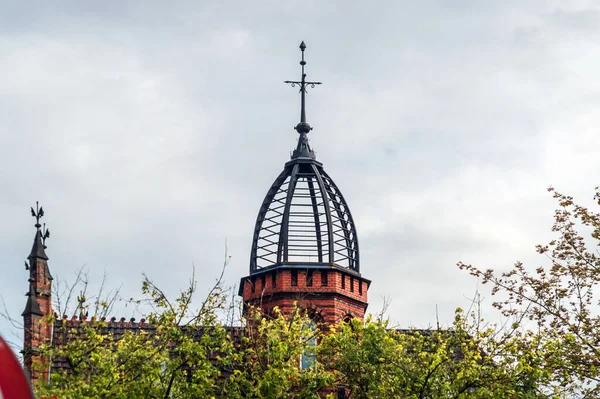 Елементи Старої Архітектури Центрі Міста Гнєзно Польщі Прозора Вежа — стокове фото