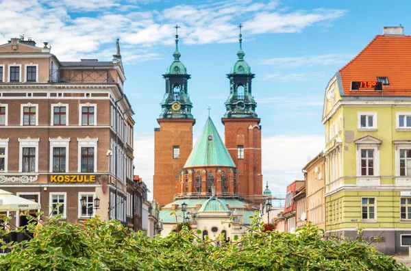 Výhled Ulice Centru Města Katedrála Bazilika Místa Cestování Gniezno Polsko — Stock fotografie