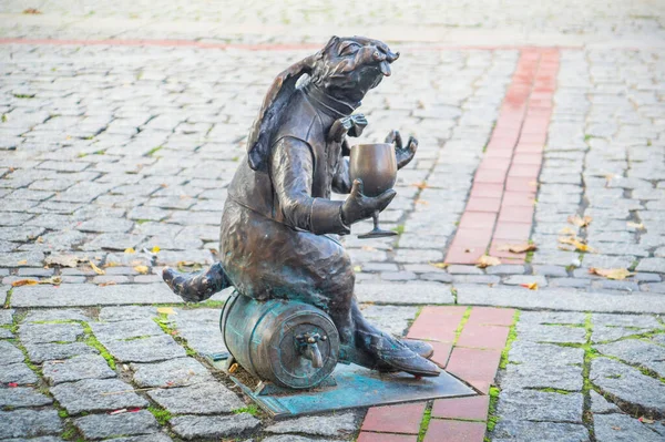 Скульптура Кролика Пивом Площади Центре Города Гнезно Польша Октября 2020 — стоковое фото
