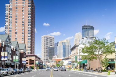 Araba ile girerek Minneapolis Downtown, Minnesota, Amerika Birleşik Devletleri için