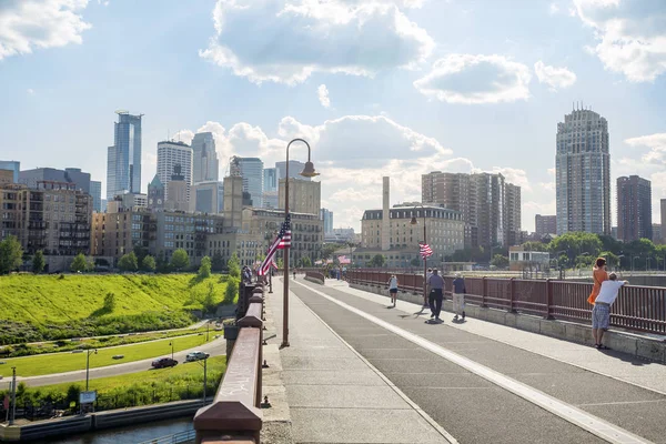 Minneapolis Downtown Převzata Kamenného Oblouku Mostu Přes Mississipi — Stock fotografie