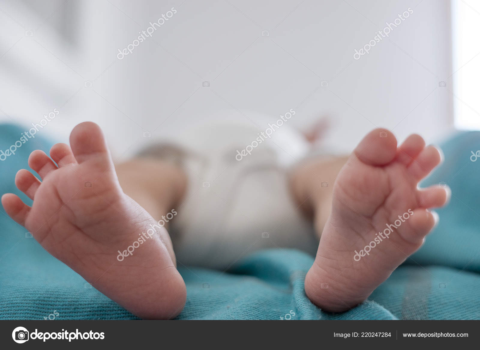 cute toes newborn photography