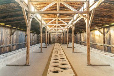 İç barrack Auschwitz Birkenau'da eski Alman toplama kampı, Polonya kullanılan Müzesi'nde