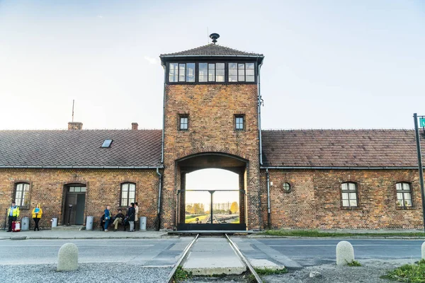 Ferrocarril Que Conduce Entrada Principal Del Campo Concentración Auschwitz Birkenau — Foto de Stock