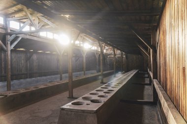 İç barrack Auschwitz Birkenau'da eski Alman toplama kampı, Polonya kullanılan Müzesi'nde