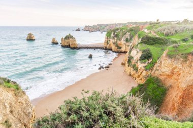 Pinhao Beach, Lagos, Algarve, Portekiz güzel kayalıklarla