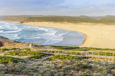 İnanılmaz güzel vahşi Praia da Bordeira, Carrapateira, Algarve, Portekiz 'in hemen yanında.