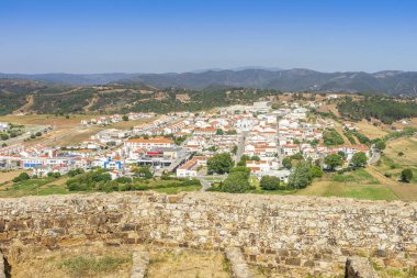 Ön planda, Algarve, Portekiz Mağribi Kalesi ile büyüleyici Aljezur
