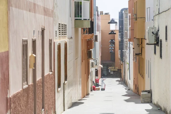 Narrow street in the city center of Morro Jable, Fuerteventura, — Stock Photo, Image