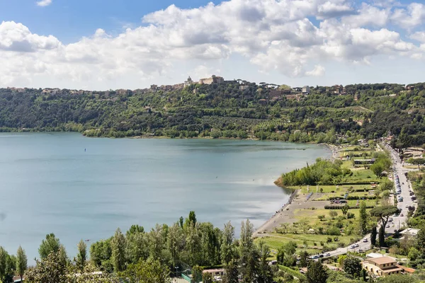 Castel Gandolfo town located by Albano lake, Lazio, Italy — Stock Photo, Image