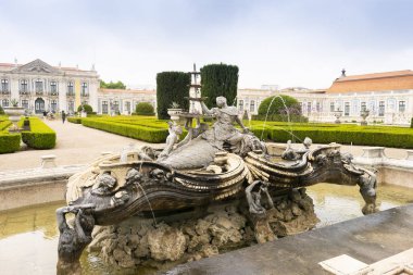 Queluz, Po ulusal saray avlusu güzel park