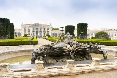 Queluz, Po ulusal saray avlusu güzel park