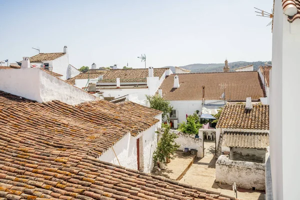 Típicas casas españolas y patio en Sanlúcar de Guadiana, An — Foto de Stock