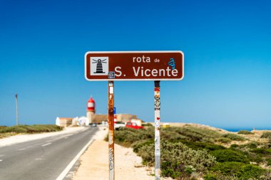 Sagres, Algarve, Portekiz 'deki Saint Vincent Yolu hakkında bilgilendirme imzası