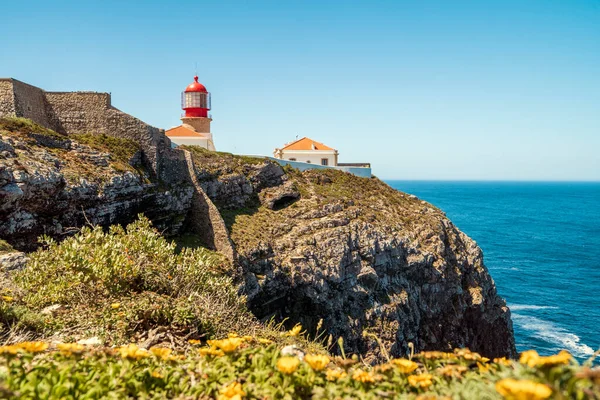 葡萄牙阿尔加维圣文森特角尽头的灯塔 — 图库照片