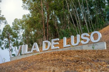 Portekiz 'de maden suyuyla bilinen Luso köyünün adıyla imzalayın.