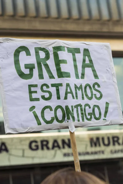 Jovens ativistas marcham como parte da Greve Climática Global do Movimento Sextas-feiras para o Futuro, em Valência, Espanha — Fotografia de Stock