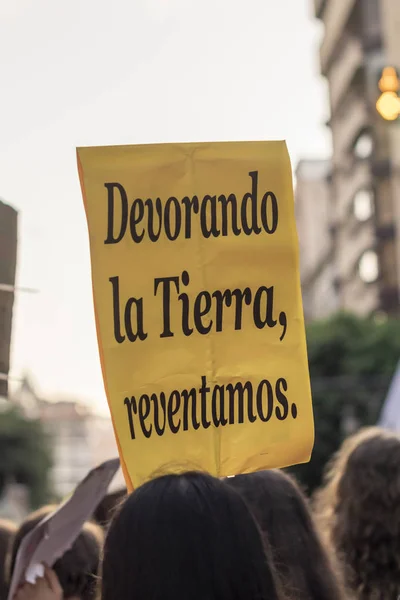 Jovens ativistas marcham como parte da Greve Climática Global do Movimento Sextas-feiras para o Futuro, em Valência, Espanha — Fotografia de Stock