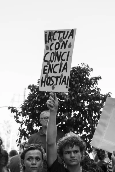 Jovens ativistas marcham como parte da Greve Climática Global do Movimento Sextas-feiras para o Futuro, em Valência, Espanha — Fotografia de Stock