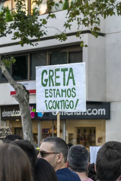 Jovens ativistas marcham como parte da Greve Climática Global do Movimento Sextas-feiras para o Futuro, em Valência, Espanha — Fotografia de Stock