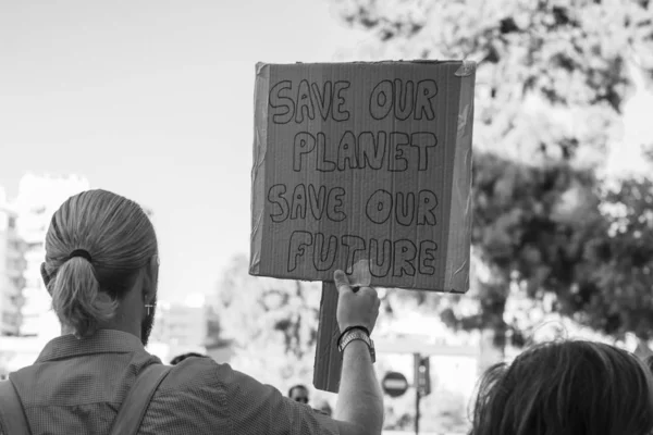 Jovens ativistas marcham como parte da Greve Climática Global do Movimento Sextas-feiras para o Futuro, em Valência, Espanha — Fotografia de Stock