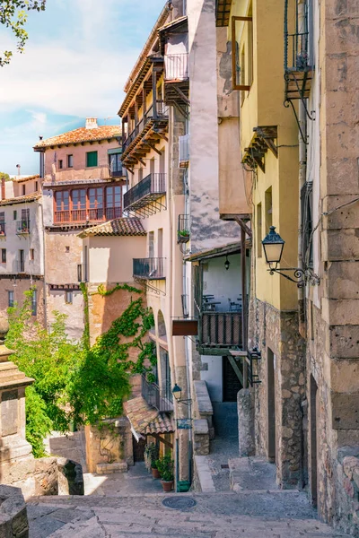 Cuenca 'nın güzel caddesi (Castilla La Mancha)