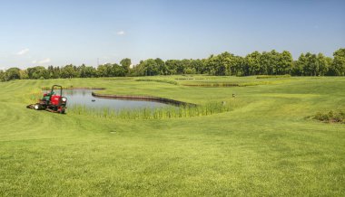 Ukrayna 'nın Kiev kenti yakınlarındaki Mezhigirje' de bir golf sahasının manzarası.