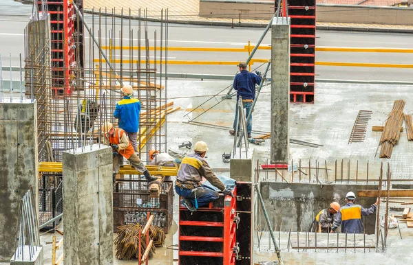 Kiev Ucrania Mayo 2018 Los Trabajadores Están Trabajando Sitio Construcción —  Fotos de Stock