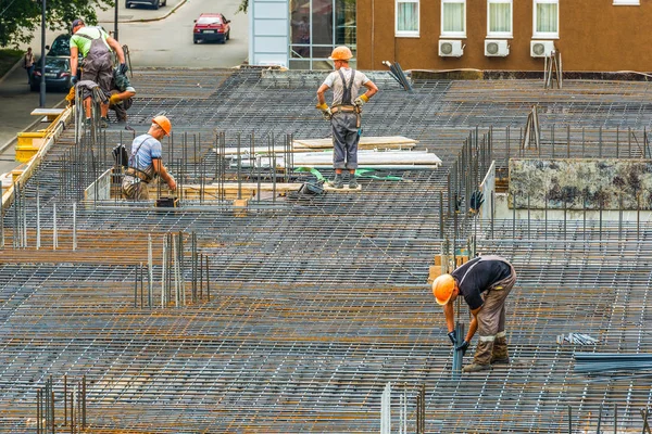 Kiev Ucrania Junio 2018 Los Trabajadores Están Trabajando Sitio Construcción — Foto de Stock