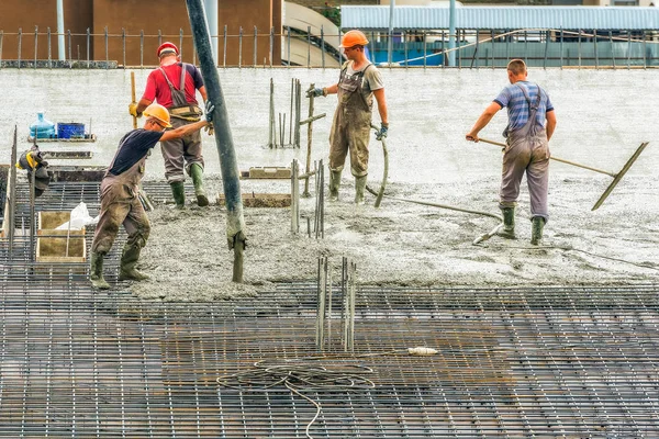 Kiev Ucrania Junio 2018 Los Trabajadores Están Trabajando Una Obra —  Fotos de Stock