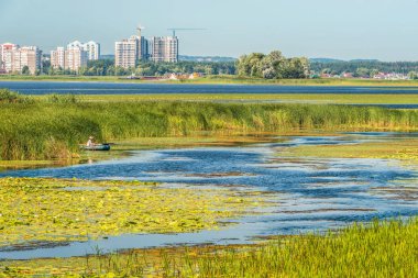 Kiev, Ukrayna kenti aşağıda akışındaki Dinyeper görünümünü.