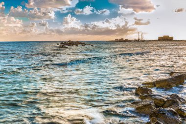 Limana ve Ortaçağ Kalesi Pafos, Kıbrıs için göster.