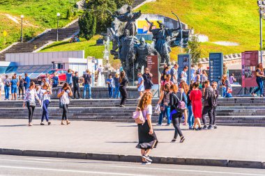 Kiev, Ukrayna - Eylül, 22, 2018: Anıt-Çeşme Kiev Bağımsızlık Meydanı kurucuları için.