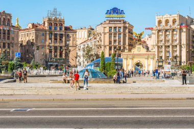 Kiev, Ukrayna - 22 Eylül 2018: Kiev 'in merkezinde bir yürüyüş, Bağımsızlık Meydanı, Khreshhatyk.