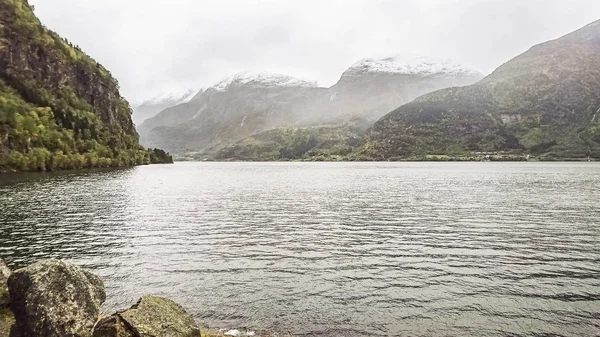 Fiorde Bonita Crepúsculo Outono Picos Montanha Com Primeira Neve Pequenas — Fotografia de Stock