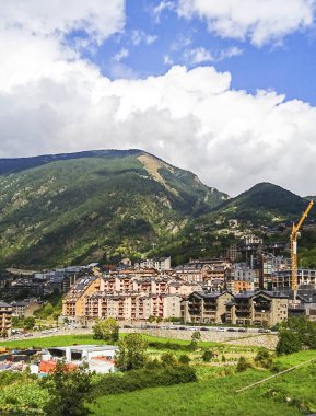 Andorra - Andorra la Vella şehir ve dağların manzarasına bir parçası.