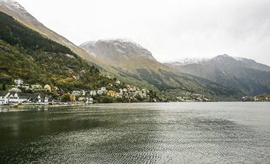 Odda Surfjorden Norveç'in Güney kesiminde çevreleyen Hordaland ilçe Hardanger bölgesinin bir yeridir. Trolltunga yer alan.