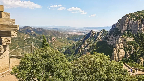 Dağ ve gözlem güverte üzerinde aşağı dağ, Montserrat, görünüm parçası. Yer: Barcelona, İspanya'dan 50 km.