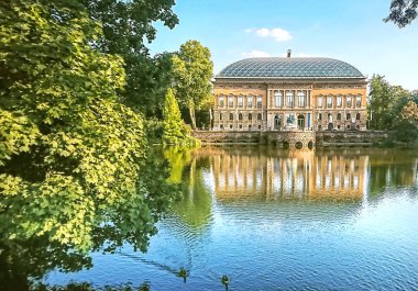 Görünümü binanın, Çağdaş Sanat Müzesi Dusseldorf, Almanya.