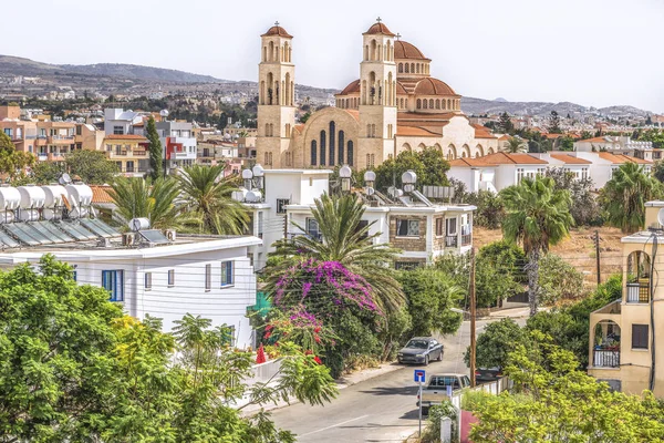 Kıbrıs Paphos şehir görünümünü. Pafos çağ tarihi merkezi ve kültür Adası bilinir. Festivaller ve yıllık diğer olaylar için merkezi olarak çok popüler.