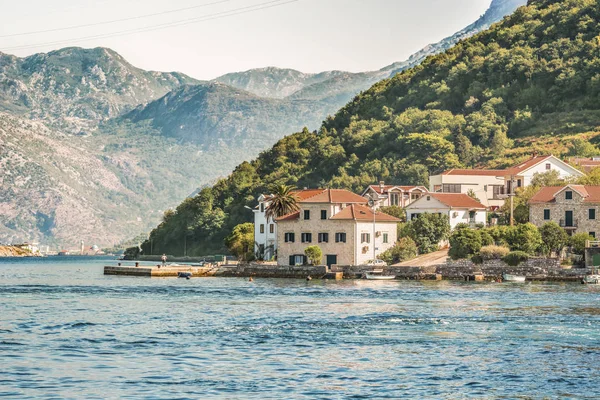 Vista Costa Desde Ferry Que Transporta Coches Personas Lepetane Tivat — Foto de Stock