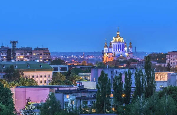 Rivne şehrinpokrovsky Katedrali'nin akşam görünümü, Ukrayna ukrayna ruhunun özünün gerçek bir vücut bulmuş tapınak mimarisi, harika bir inci.