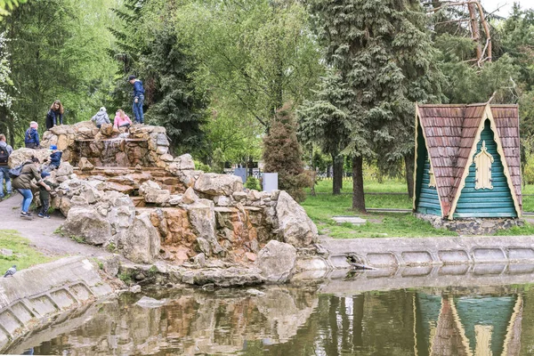 Rivne Ukraine May 2019 Fragment Swan Lake City Center Stone — Stock Photo, Image