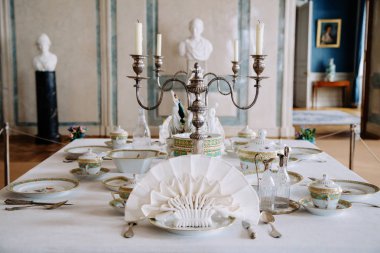 Bir kalede bir Barok tarzı Tablo ayarı. Lüks iç.