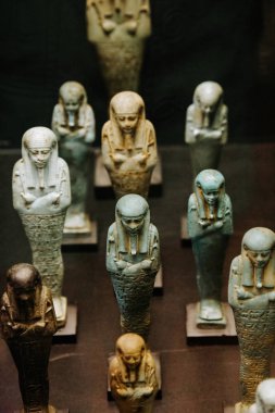 Vatikan, Rome, İtalya - 13 Mart 2015: Antik Mısır firavunu heykeller Vatikan Müzesi'nde.