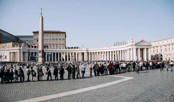 Vatican Rom Italien März 2015 Leute Stehen Einer Schlange Auf — Stockfoto
