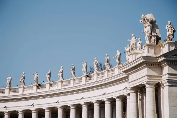 Skulpturen Der Heiligen Auf Dem Petersplatz Vatikanisch — Stockfoto