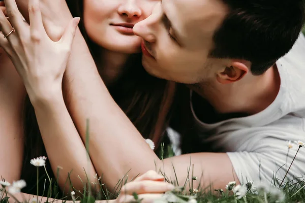 Young Loving Couple Outdoors Sitting Grass Hugging Kissing Each Other — Stock Photo, Image