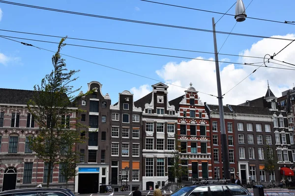 Вид Наклонный Канал Улице Рокина Амстердаме Голландия Нидерланды — стоковое фото